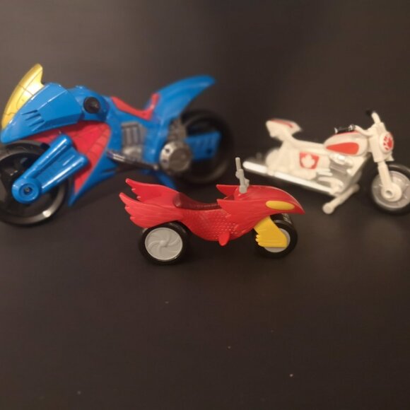 A Lot of Toy Vehicles - Stunt Racer, PJ Masks Owl Glider & Playskool Heros - Picture 2 of 3